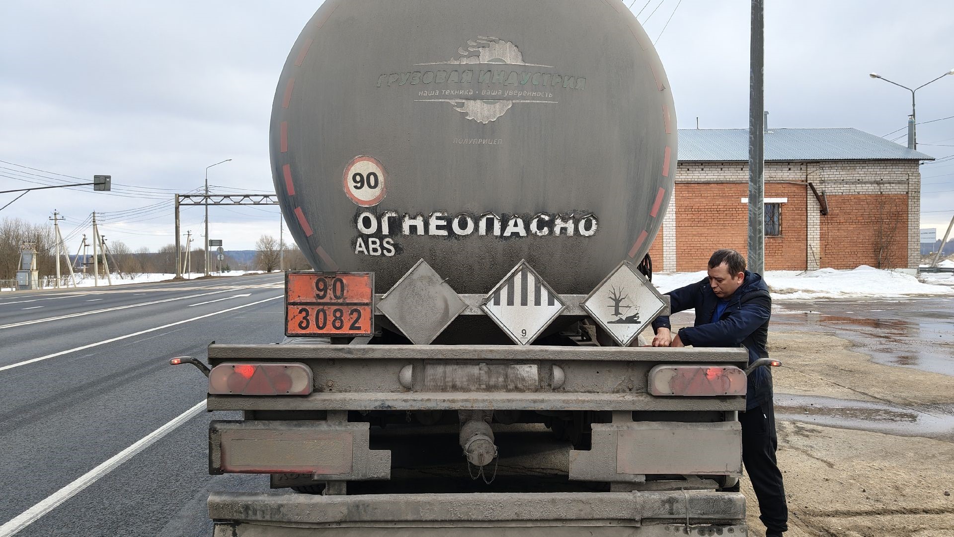 В Вологодской области вновь выявлены нарушения требований, предъявляемых к перевозке опасных грузов
